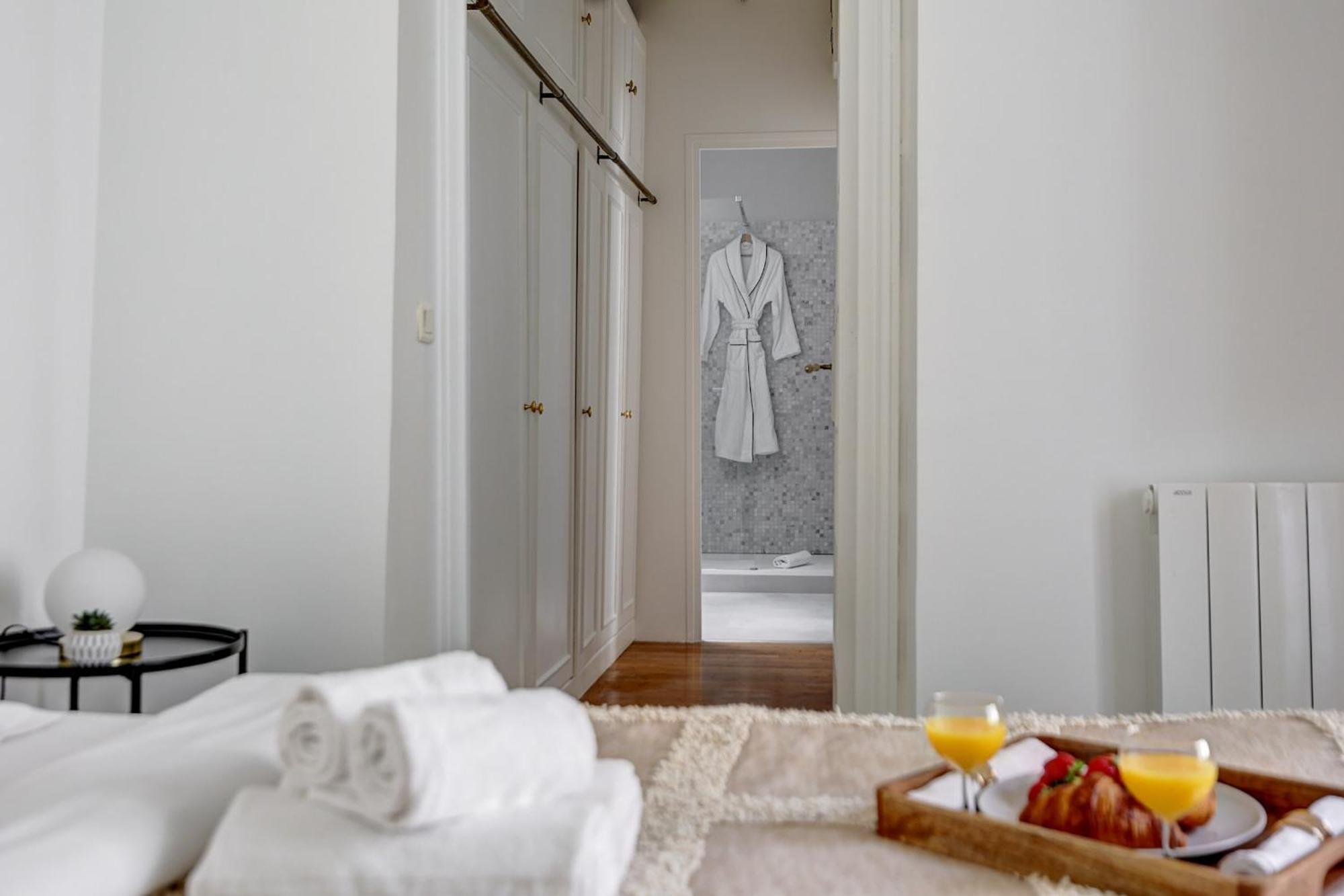 Champs-Elysees - 2Br With Balcony - Cityapartmentstay París Exterior foto