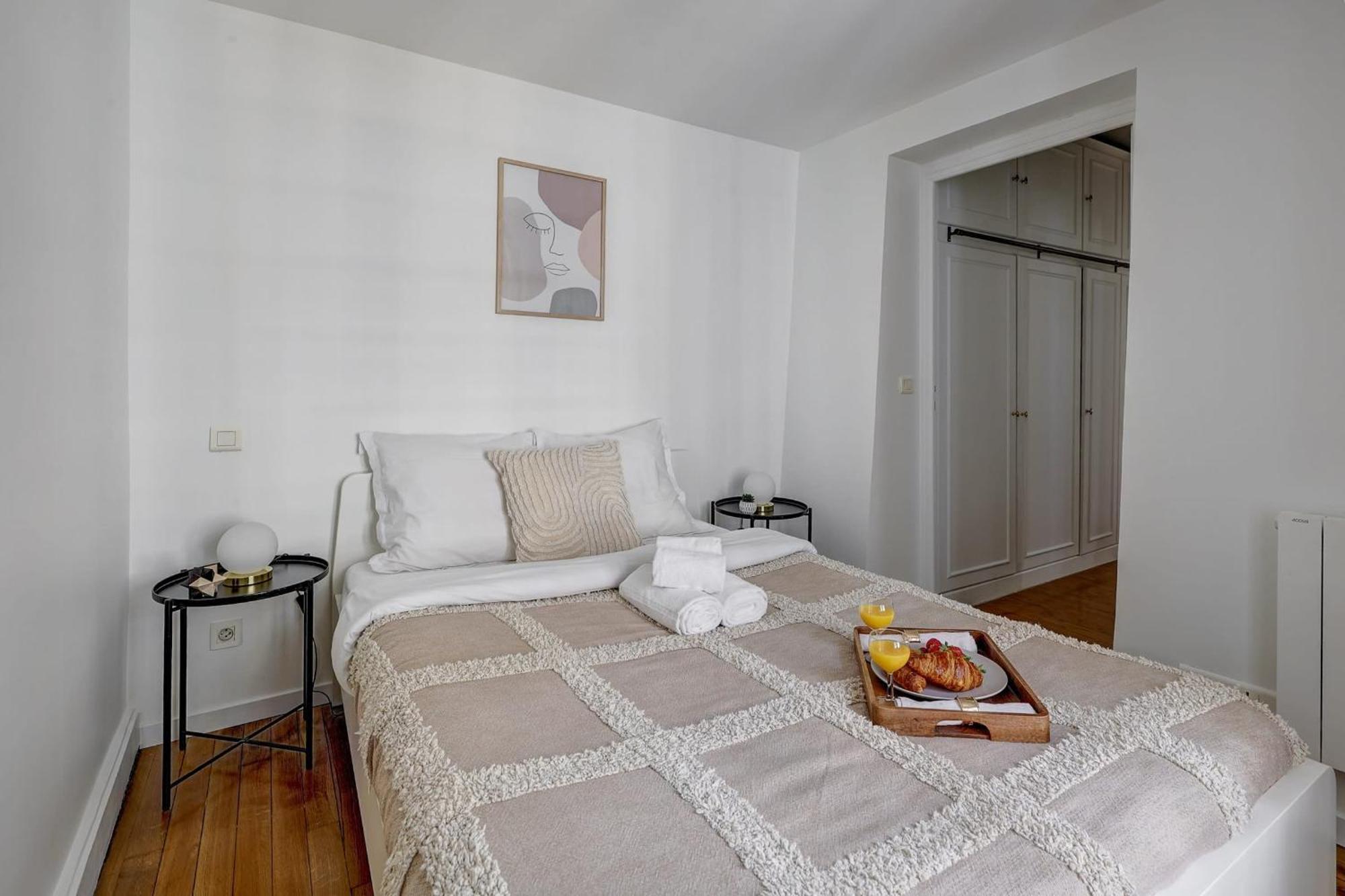 Champs-Elysees - 2Br With Balcony - Cityapartmentstay París Exterior foto