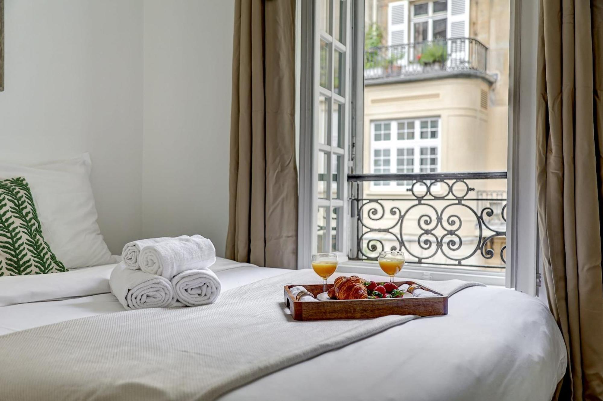 Champs-Elysees - 2Br With Balcony - Cityapartmentstay París Exterior foto