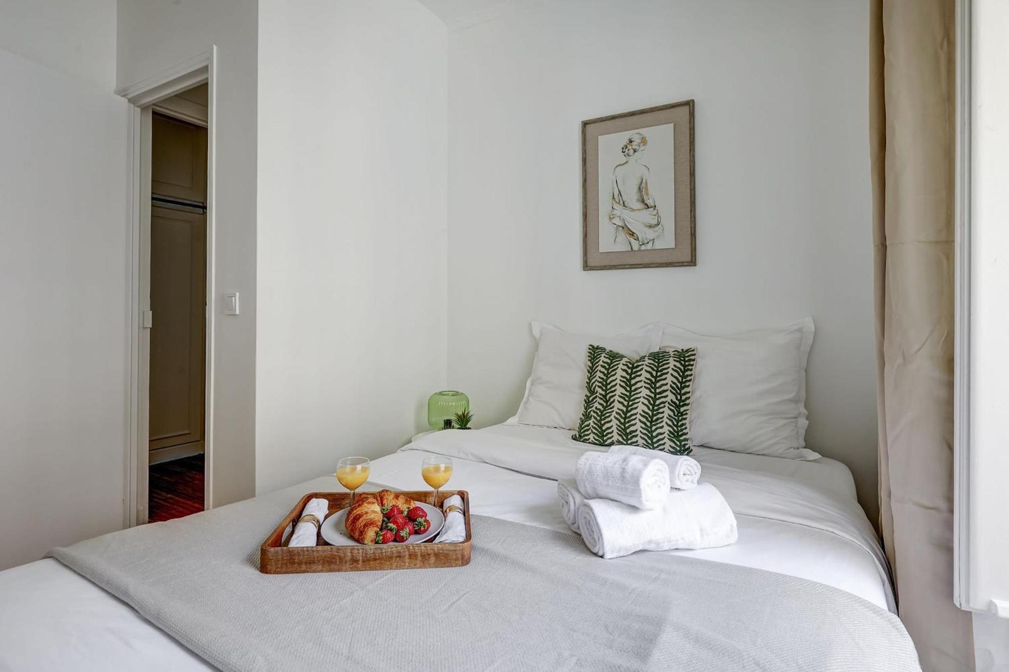 Champs-Elysees - 2Br With Balcony - Cityapartmentstay París Exterior foto