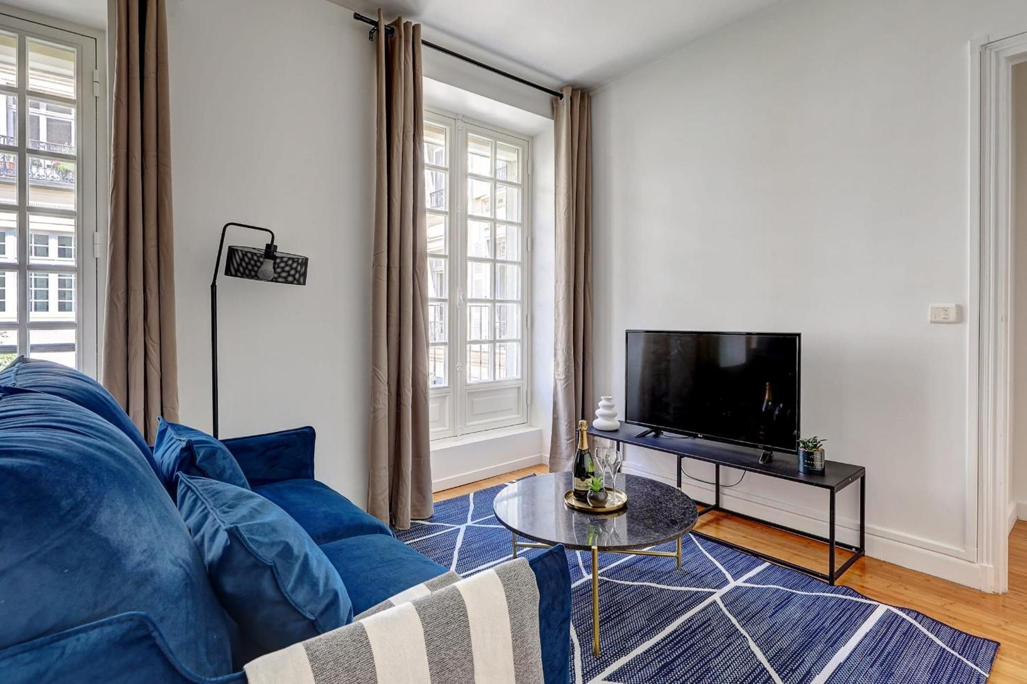 Champs-Elysees - 2Br With Balcony - Cityapartmentstay París Exterior foto