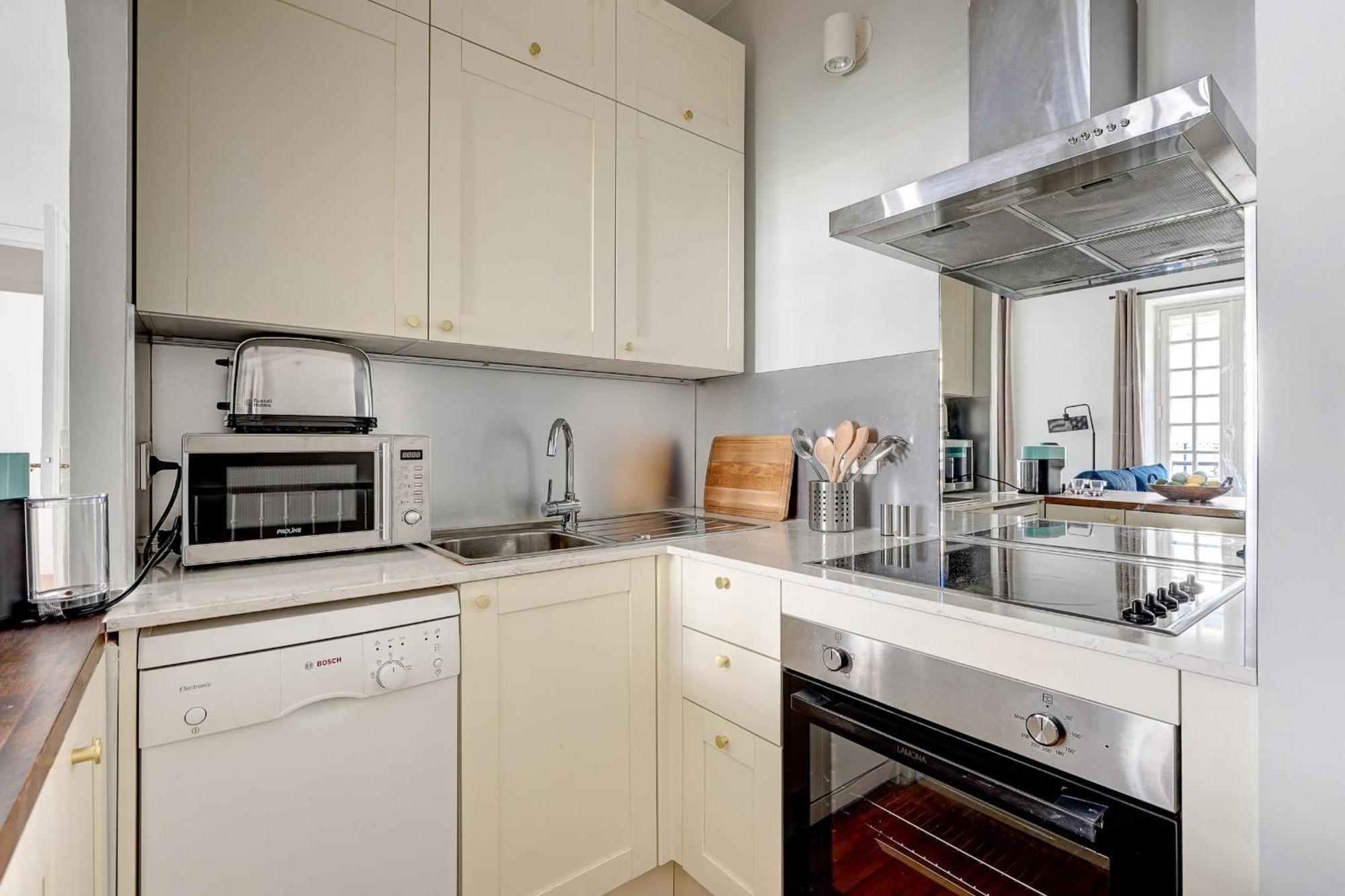 Champs-Elysees - 2Br With Balcony - Cityapartmentstay París Exterior foto